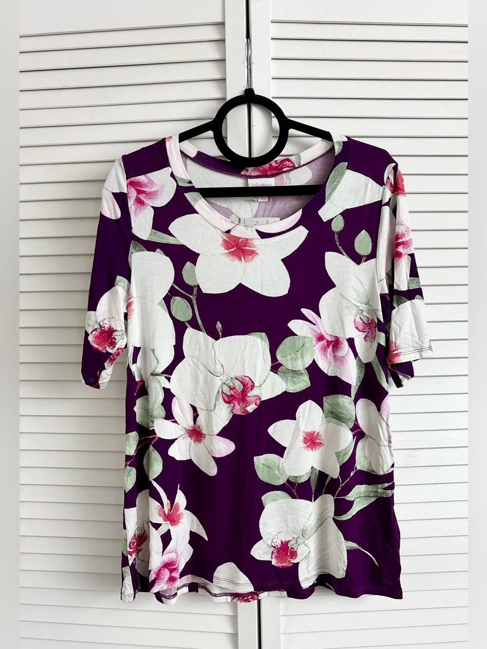 LuLaRoe Women’s Purple Floral Short Sleeve Boyfriend Tee, Size: XS, NWT